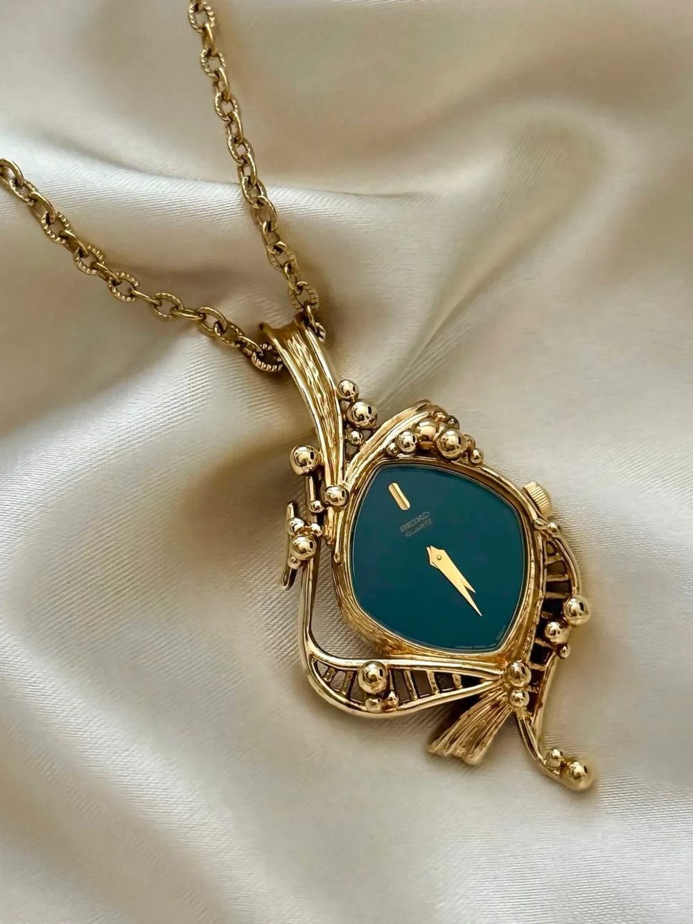 AUTHENTIC RARE VINTAGE SEIKO NECKLACE WATCH